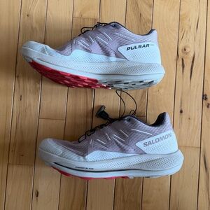 Salomon Women’s Pulsar Trail Sneakers -size 8.5